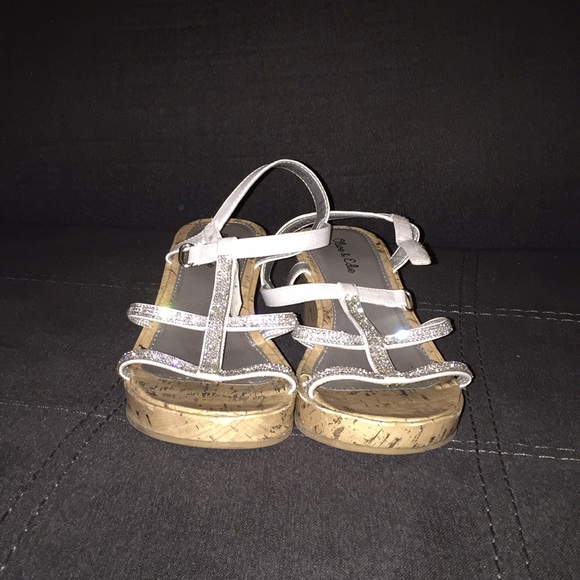 I’m selling shoes that are still wadable 👑